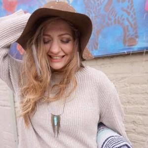 Meet your Posher, Julia